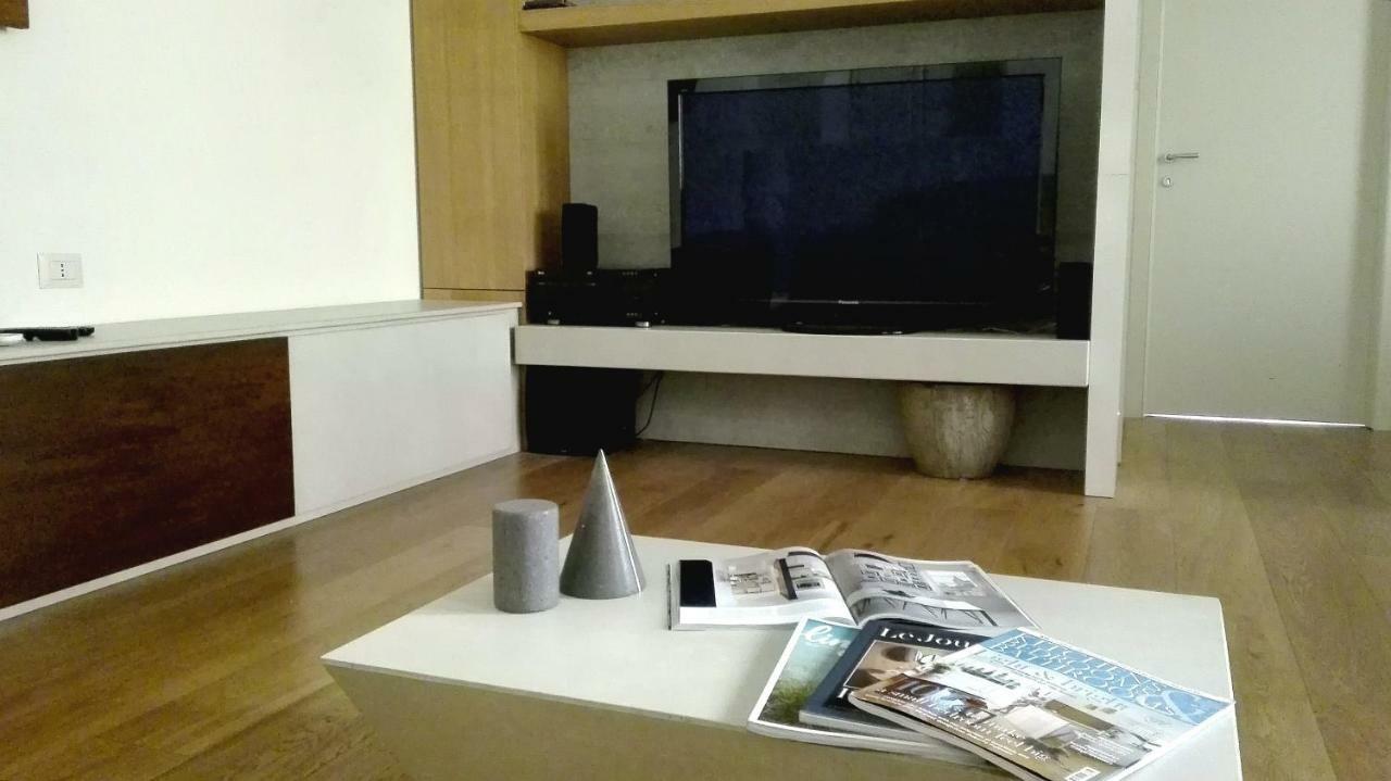 Appartamento Moderno In Centro Storico Lucca Bagian luar foto