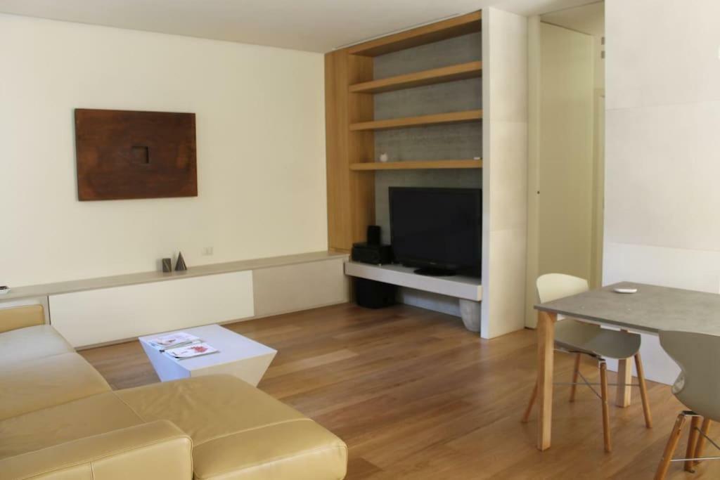 Appartamento Moderno In Centro Storico Lucca Bagian luar foto