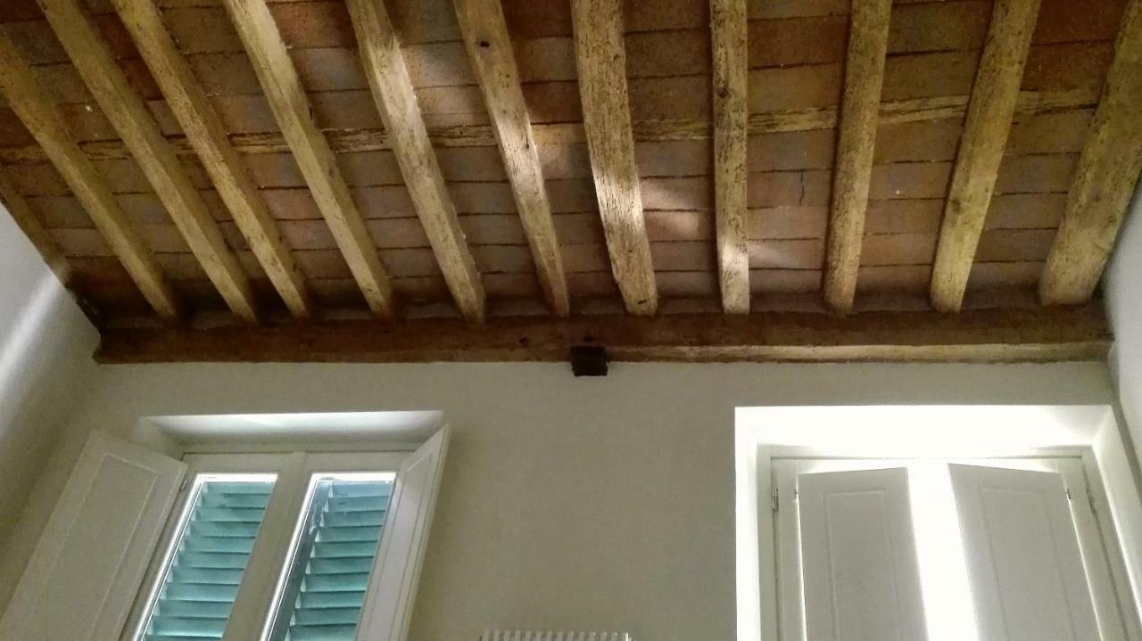 Appartamento Moderno In Centro Storico Lucca Bagian luar foto
